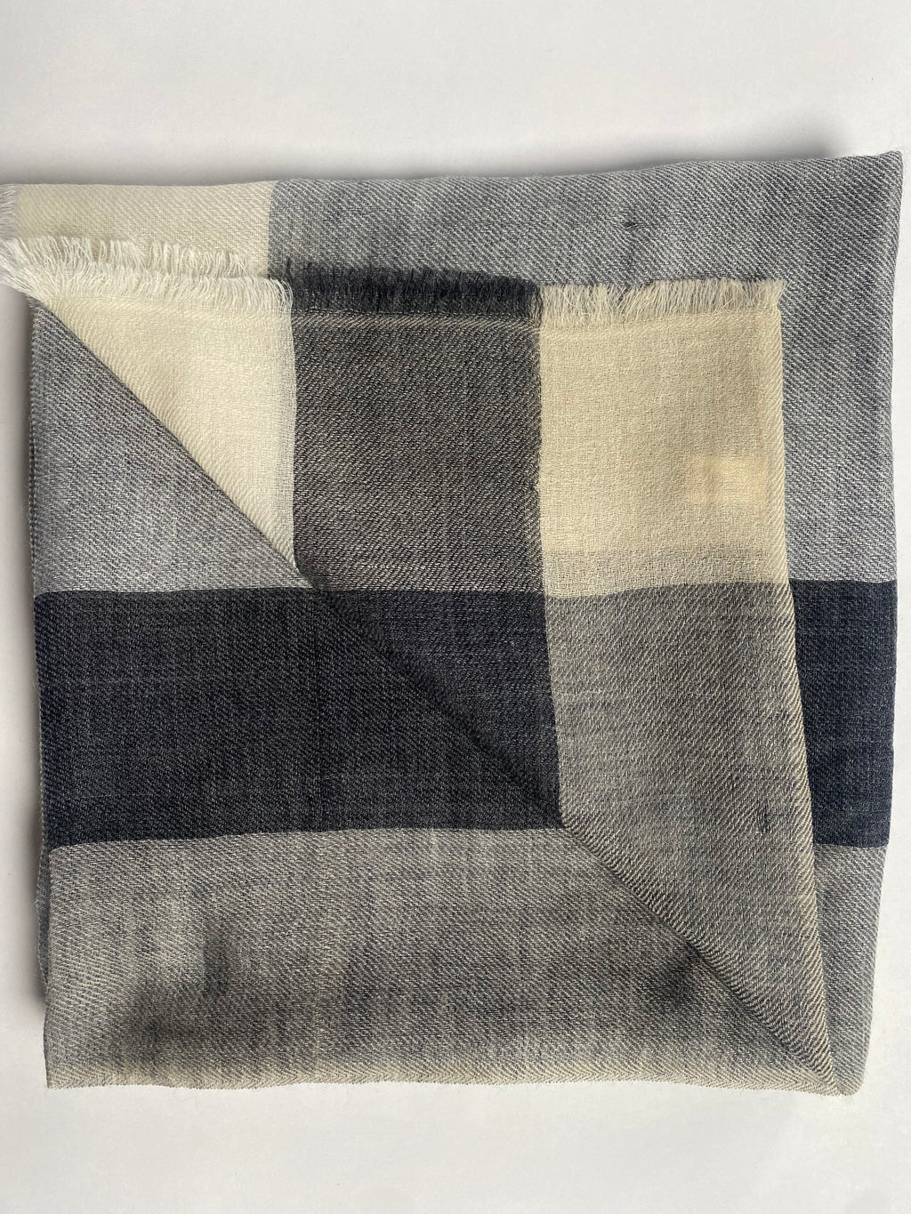 Flow & Check - Bold, Grau & Beige - aura cashmere