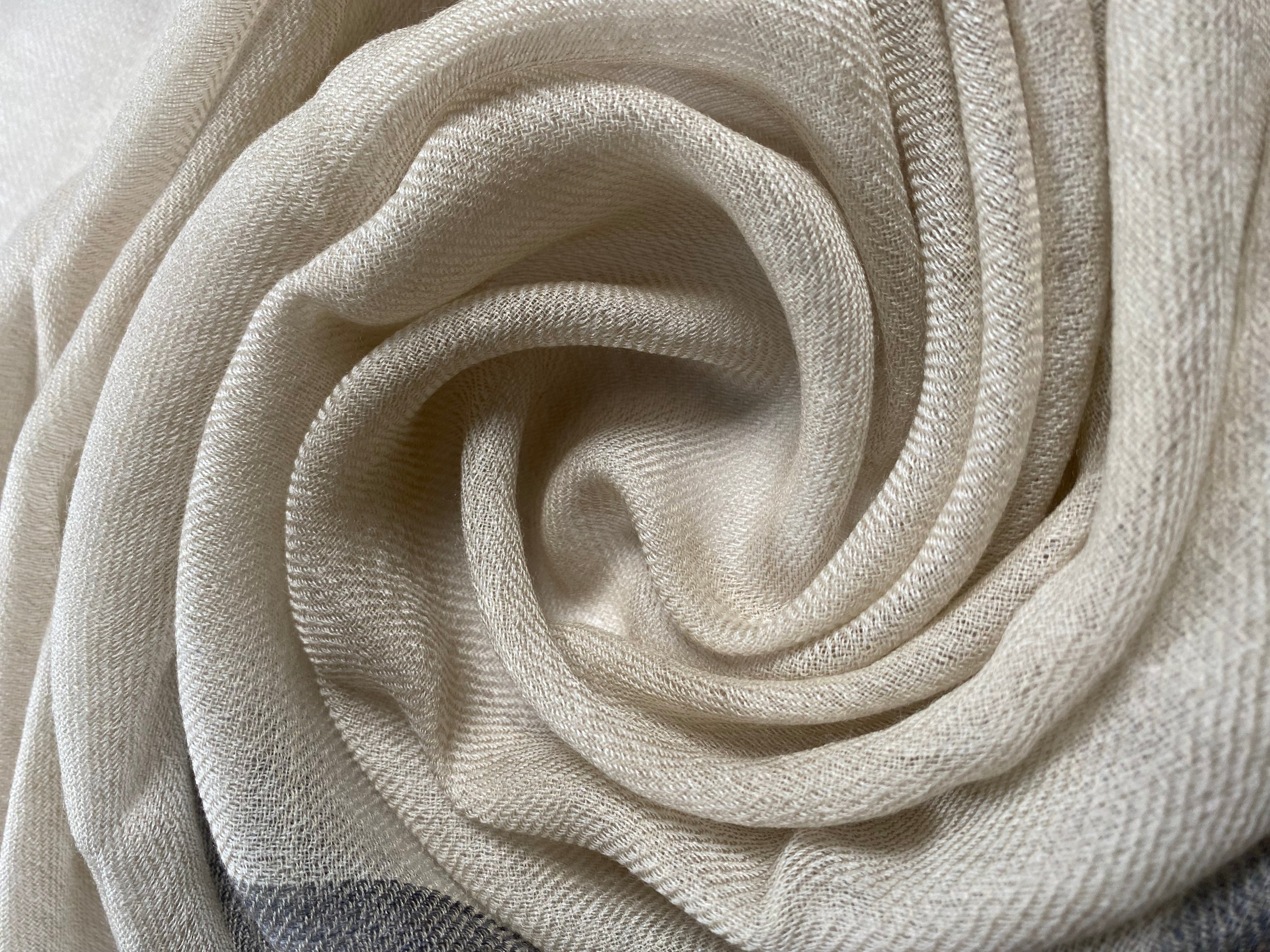 Flow & Check – Subtle - Grau & Sand - aura cashmere