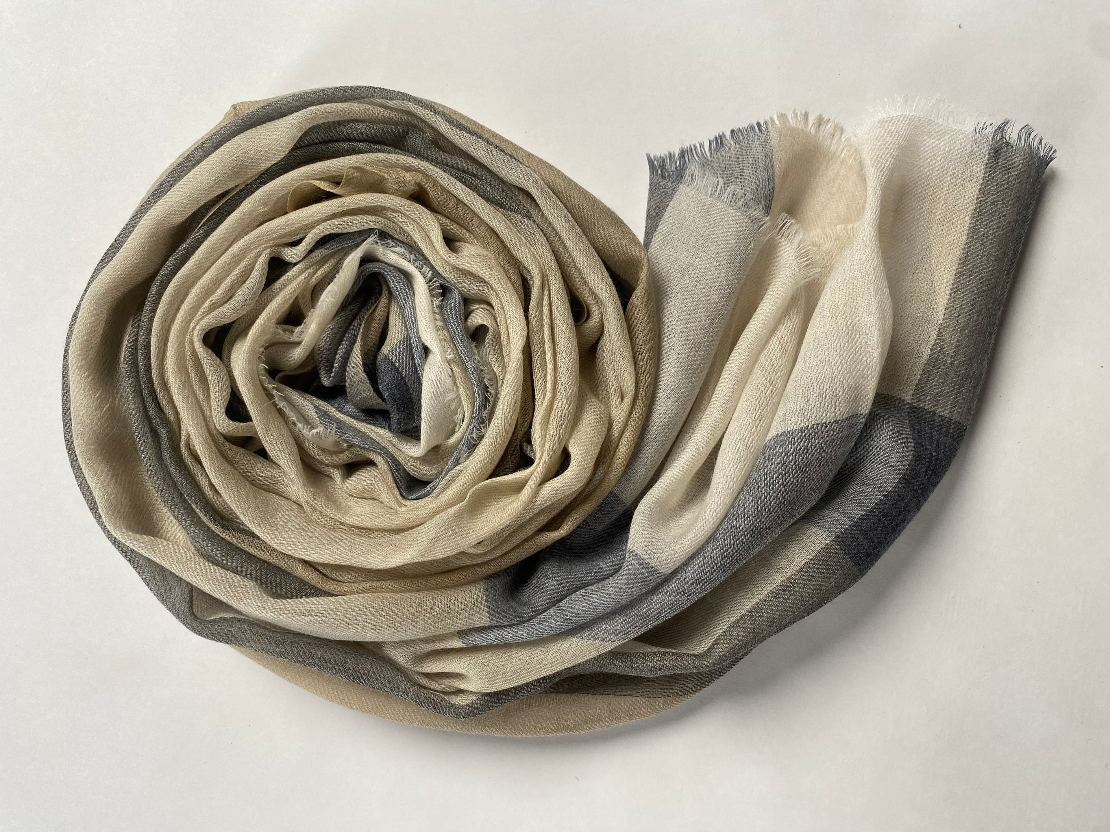 Flow & Check – Subtle - Grau & Sand - aura cashmere