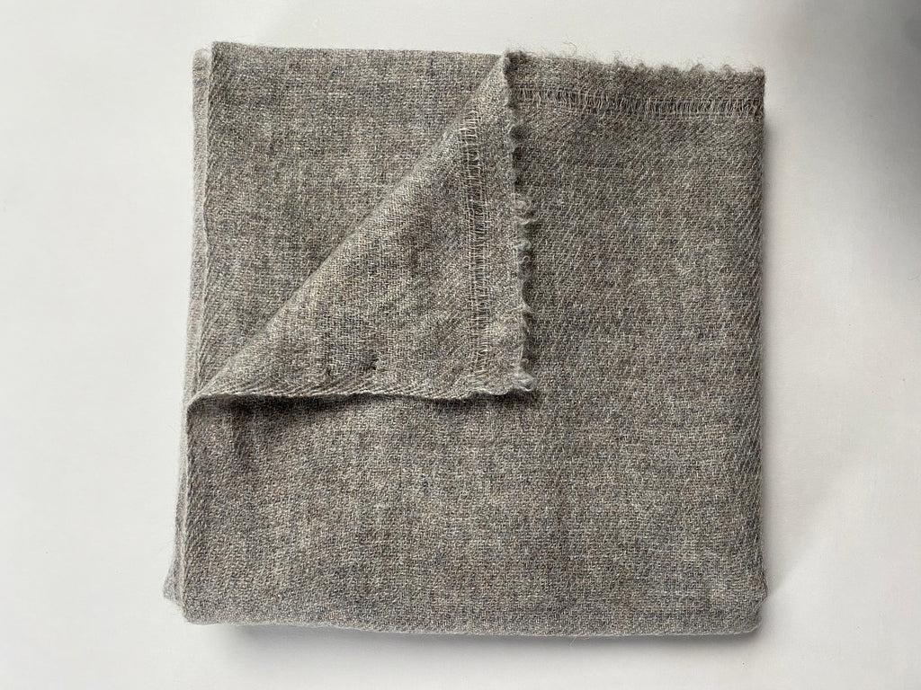 Double Lock Cashmere Schal - Natural Dark Grey - aura cashmere
