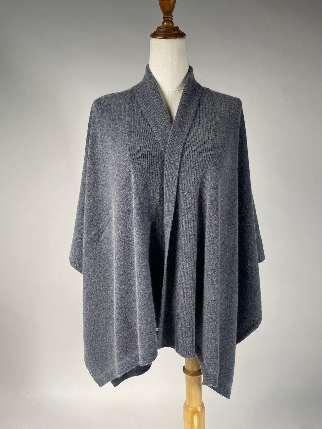 Luxury Cashmere Blend Cape - Dunkelgrau - aura cashmere