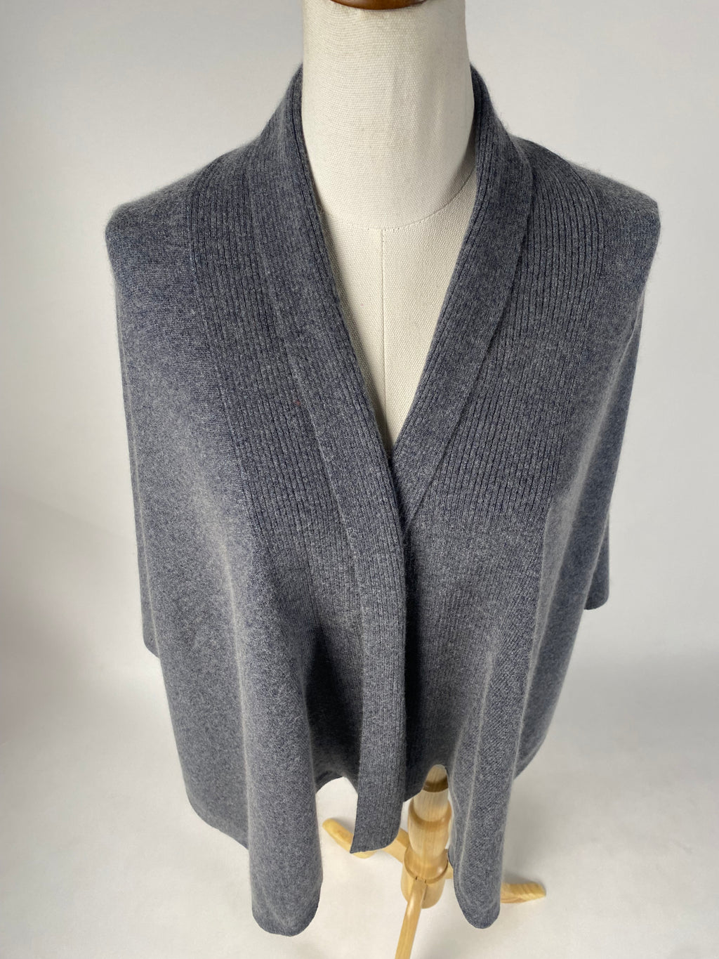 Luxury Cashmere Blend Cape - Dunkelgrau - aura cashmere