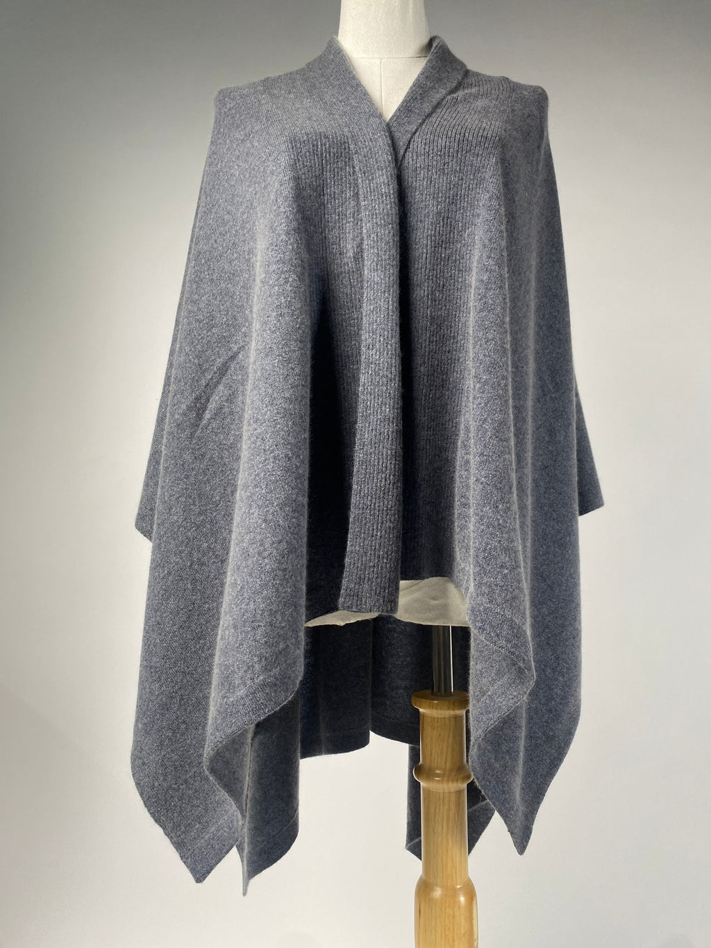 Luxury Cashmere Blend Cape - Dunkelgrau - aura cashmere