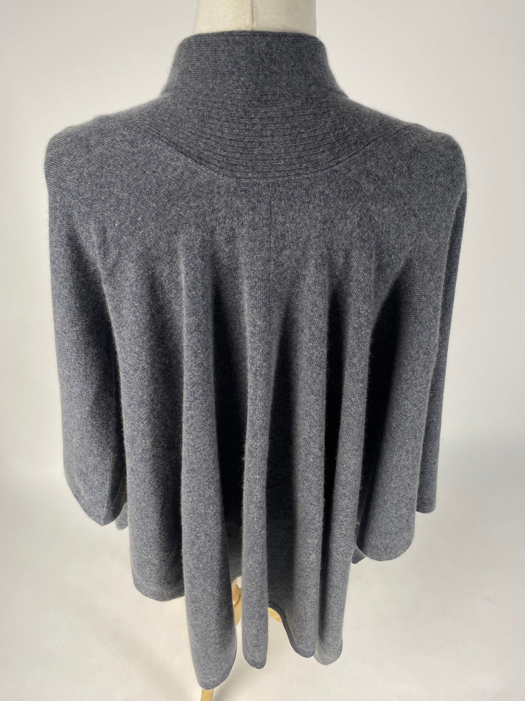 Luxury Cashmere Blend Cape - Dunkelgrau - aura cashmere