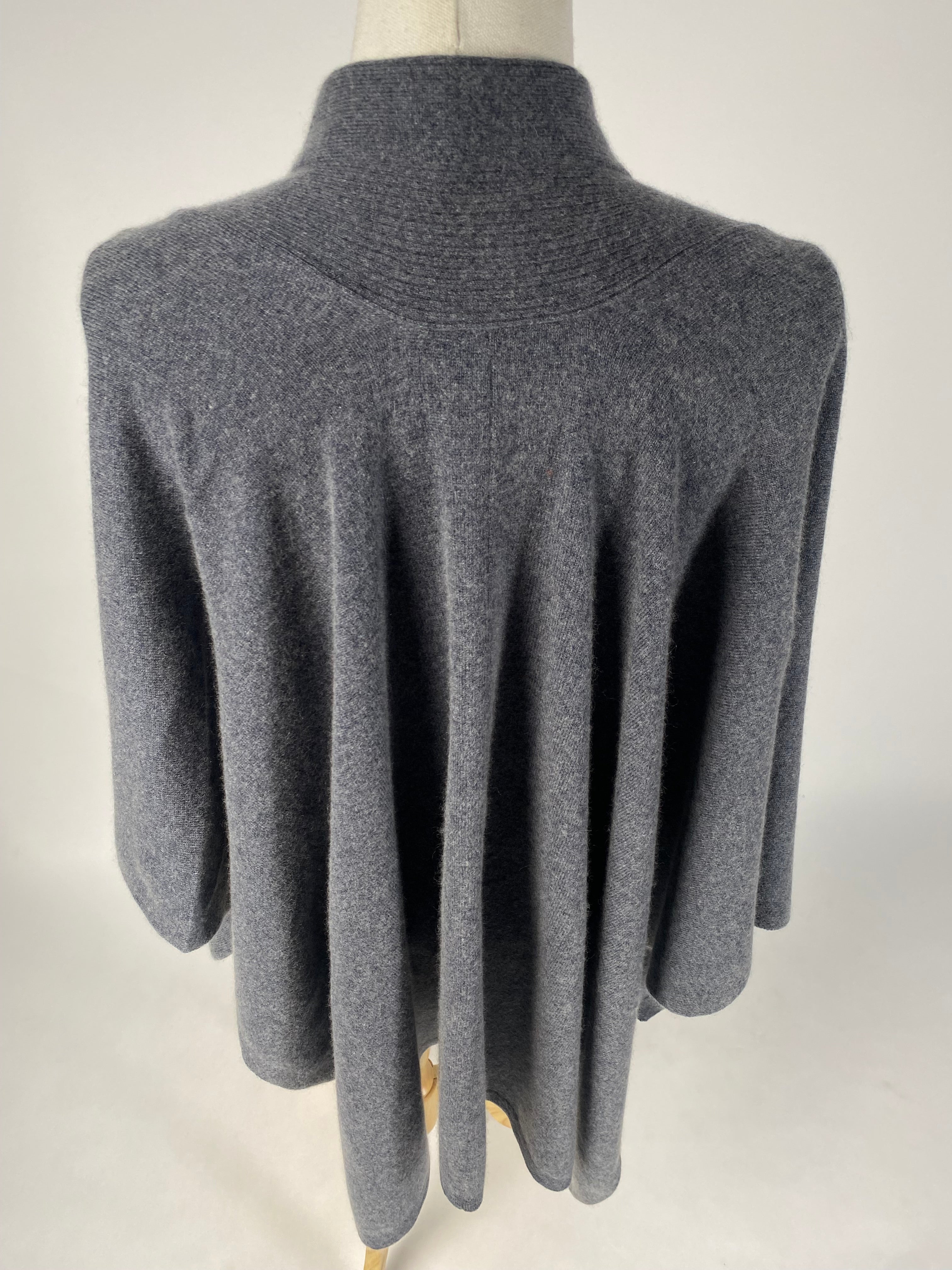 Luxury Cashmere Blend Cape - Dunkelgrau - aura cashmere