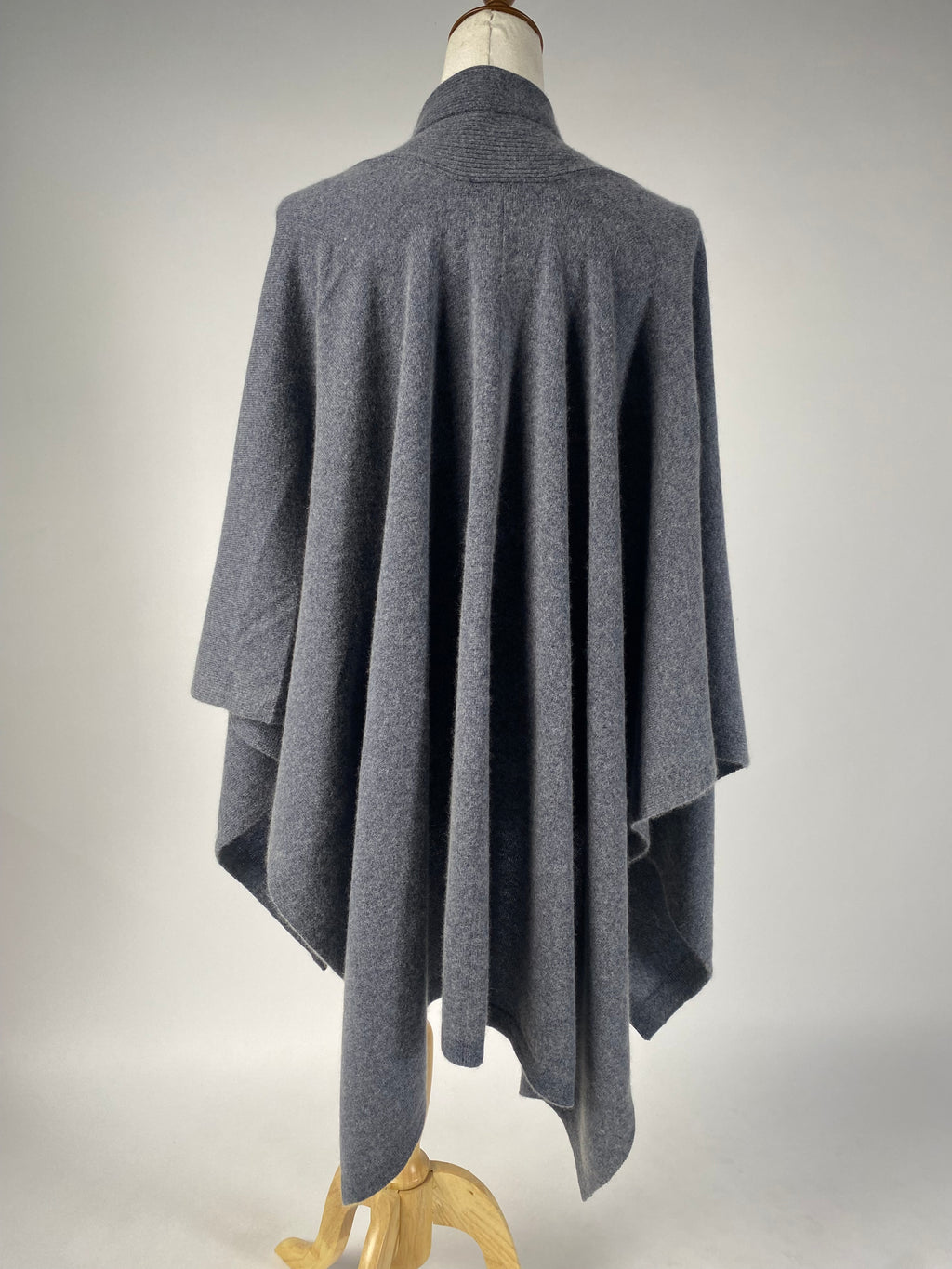 Luxury Cashmere Blend Cape - Dunkelgrau - aura cashmere