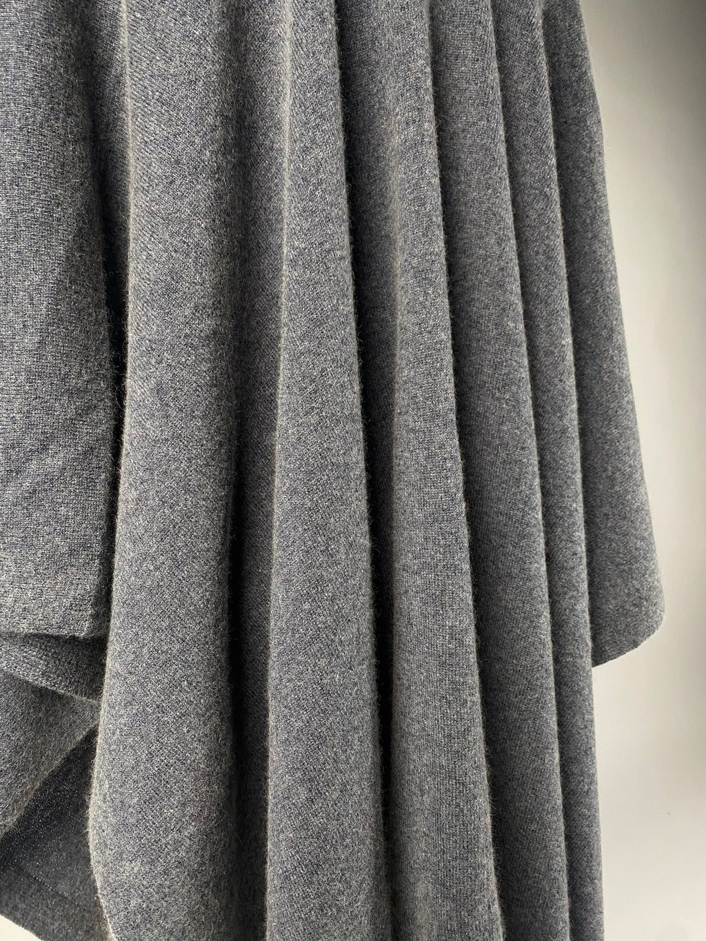 Luxury Cashmere Blend Cape - Dunkelgrau - aura cashmere