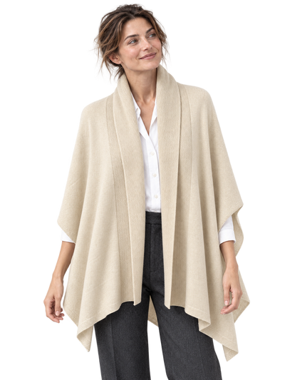 Aura Cashmere Cape Beige – Aura-Frau-Model