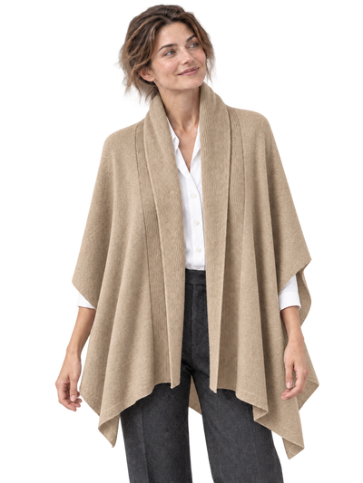 Aura Cashmere Cape Camel – Aura-Frau-Model