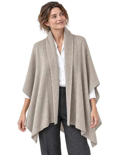 Aura Cashmere Cape Sand – Aura-Frau-Model