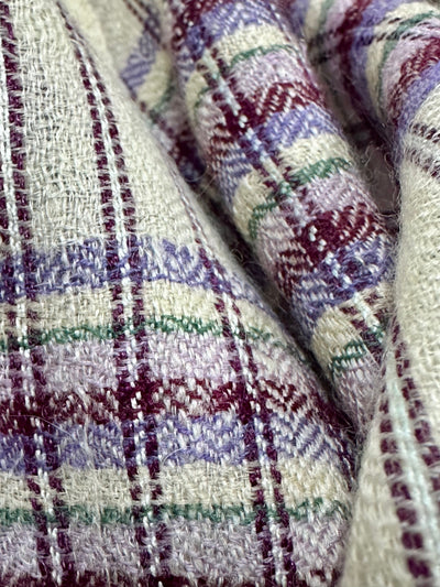 Aura Kashmir Aubergine Crosswind – handgewebter Cashmere-Schal, Produktansicht 2