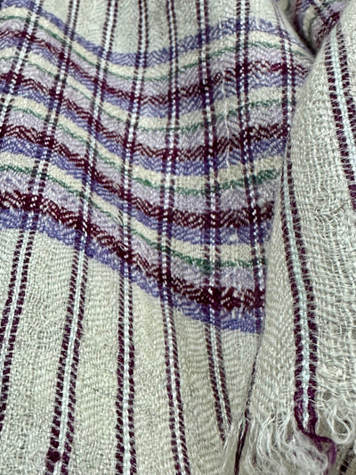 Aura Kashmir Aubergine Crosswind – handgewebter Cashmere-Schal, Produktansicht 4