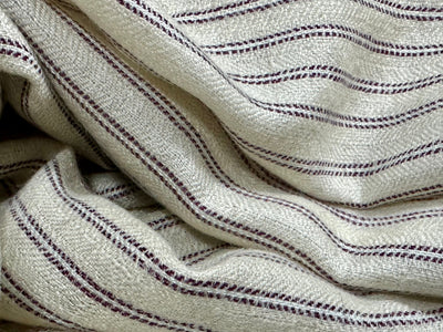 Aura Kashmir Aubergine Crosswind – handgewebter Cashmere-Schal, Produktansicht 5