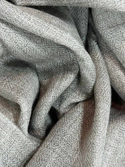 Aura Kashmir Basalt – handgewebter Cashmere-Schal, Produktansicht 3