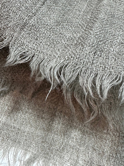 Aura Kashmir Basalt – handgewebter Cashmere-Schal, Produktansicht 4