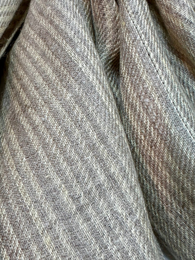 Aura Kashmir Dawn Mist – handgewebter Cashmere-Schal, Produktansicht 6