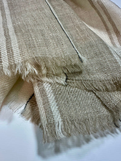 Aura Kashmir Earth Check – handgewebter Cashmere-Schal, Produktansicht 3