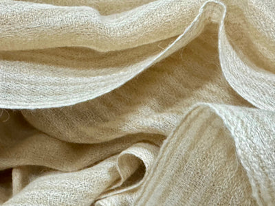 Aura Kashmir Ivory Sand Bands – handgewebter Cashmere-Schal, Produktansicht 4