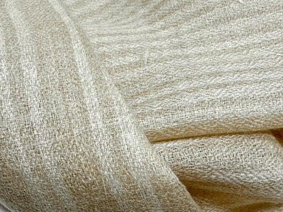 Aura Kashmir Ivory Sand Bands – handgewebter Cashmere-Schal, Produktansicht 8