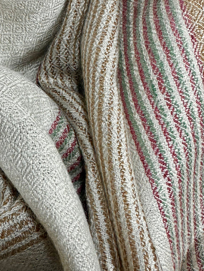 Aura Kashmir Sahara Lines – handgewebter Cashmere-Schal, Produktansicht 4