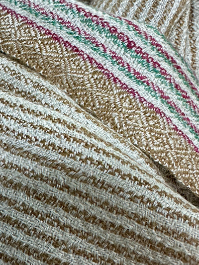Aura Kashmir Sahara Lines – handgewebter Cashmere-Schal, Produktansicht 5