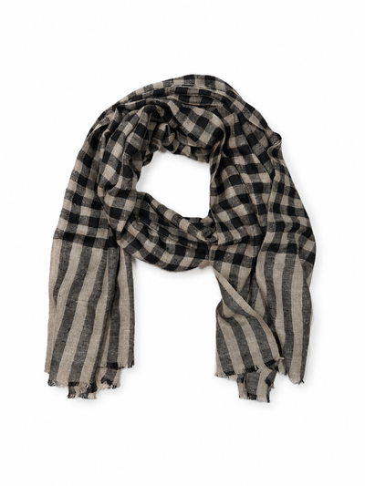 Kashmiri - Ash Grid – vollständiger Cashmere-Schal auf Weiss mit weichem Studioschatten