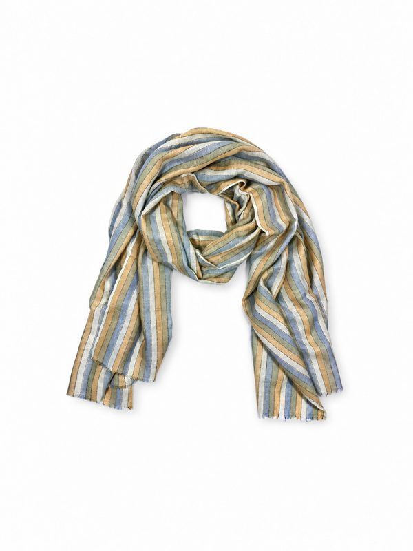 Kashmiri - Coastal Lines – vollständiger Cashmere-Schal auf Weiss mit weichem Studioschatten