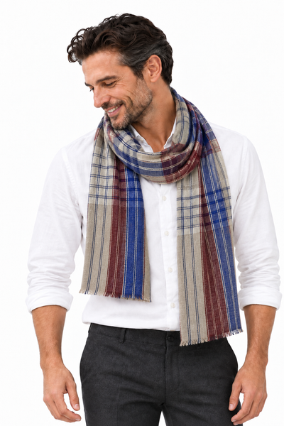 Kashmiri – Maritime Check, 100 × 200 cm – KI-generierte Trageansicht Mann