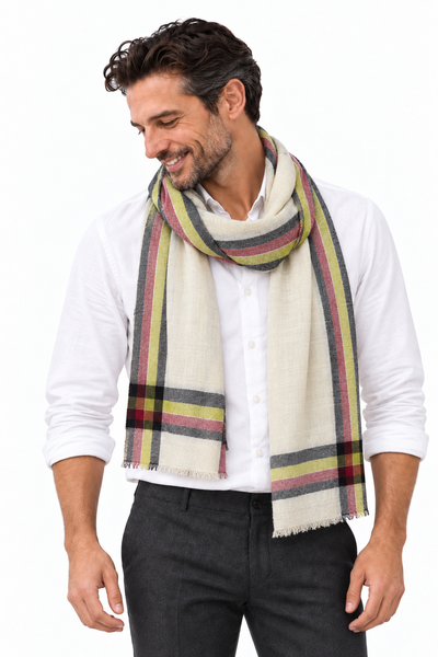 Kashmiri – Side Stripe Trio, 100 × 200 cm – KI-generierte Trageansicht Mann