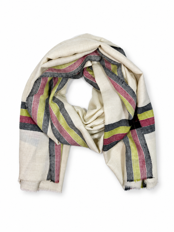 Kashmiri - Side Stripe Trio – vollständiger Cashmere-Schal auf Weiss mit weichem Studioschatten