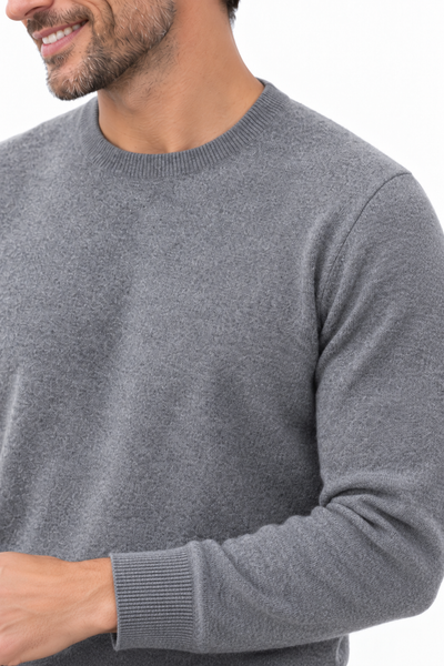 Round Natural – Rundhals-Pullover für Herren – Strickdetail