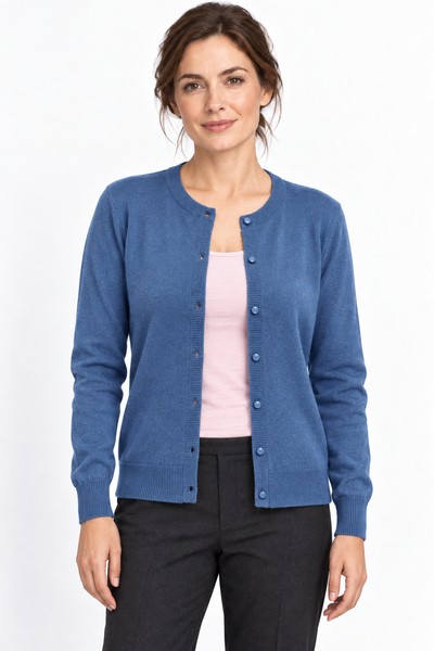 Button – Rundhals-Cardigan für Damen – Modellansicht