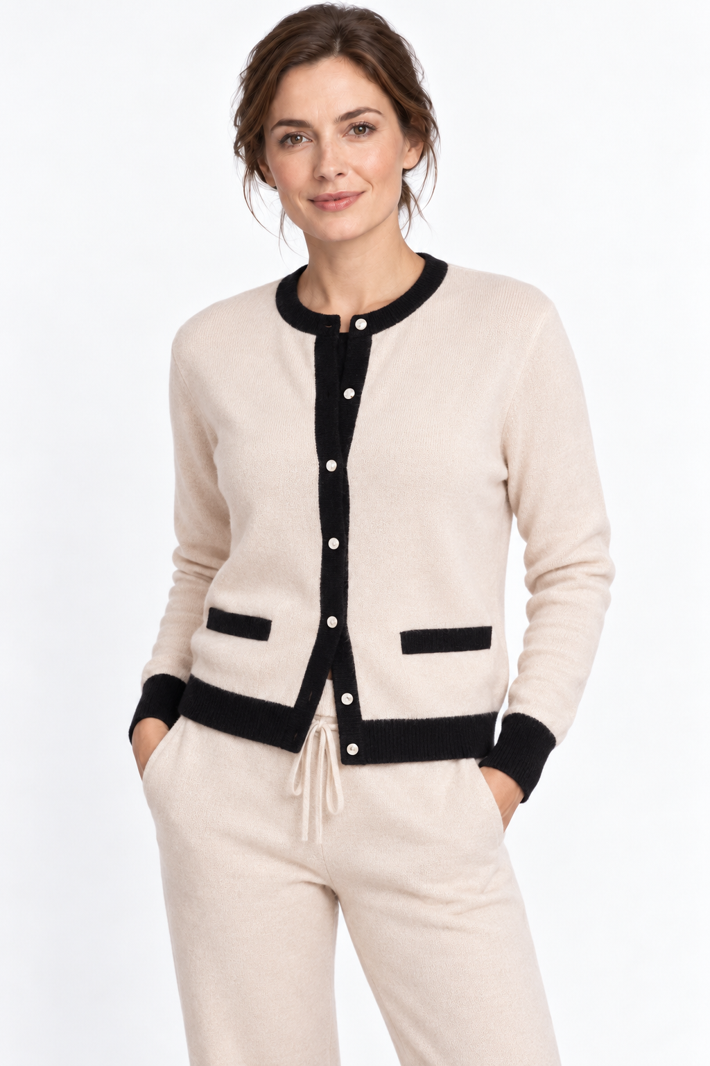 Outline – Cardigan mit Kontrastblenden – Modellansicht