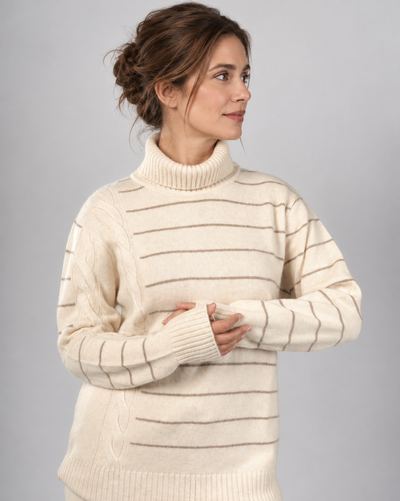 Cremefarbener Cashmere-Rollkragen-Pullover mit Streifen und Zopfdetail