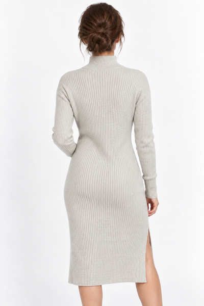 Aura Sidecut Strickkleid in Hellgrau – Rückansicht