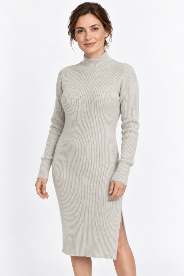 Aura Sidecut Strickkleid in Hellgrau – Vorderansicht