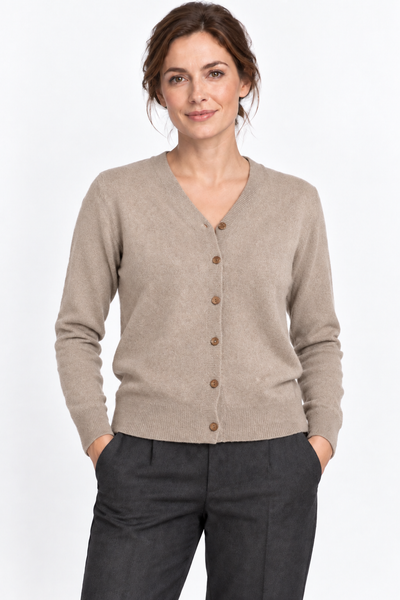 Link Natural – Cardigan con scollo a V da donna – Marrone chiaro naturale – Su un modello Aura [ND-1289-C10036]