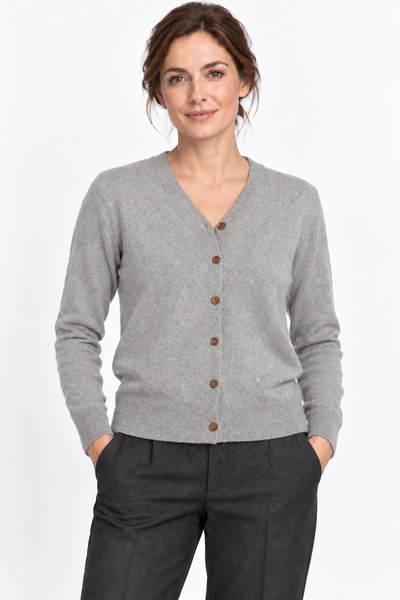 Link Natural – Cardigan con scollo a V da donna – Grigio chiaro naturale – Su un modello Aura [ND-1289-C10037]