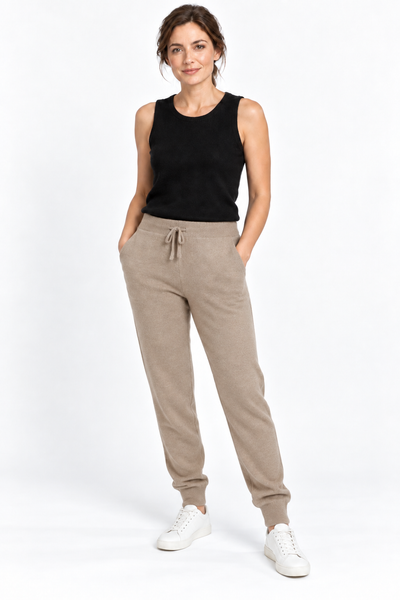 Rest Natural – Pantaloni jogger in maglia da donna – Marrone chiaro naturale – Su un modello Aura [ND-1352-C9070]
