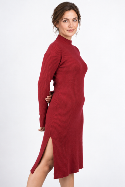 Sidecut – Abito in maglia con spacco laterale – Rosso rubino – Vista G106 [ND-2090-C13121]